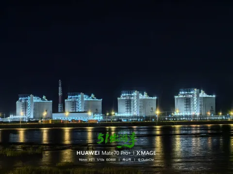LNG储罐夜景