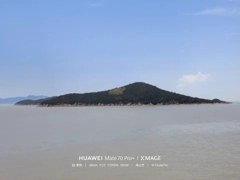 海上伫立的小岛