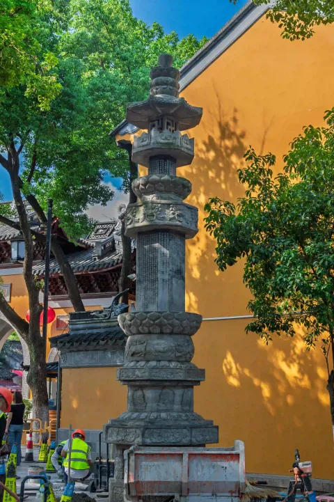 寒山寺前石经幢
