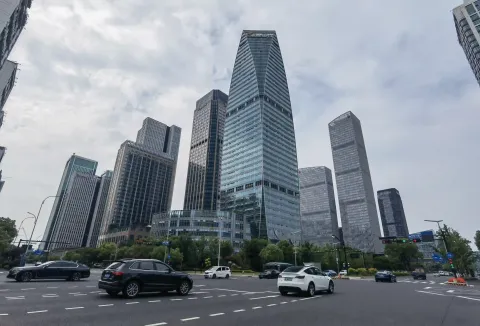 路口等待绿灯