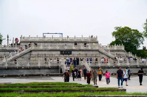 白石台，游客陆续离开