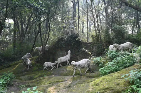 牧羊少年群雕