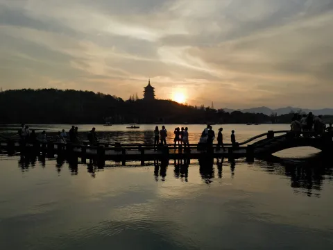 雷峰夕照