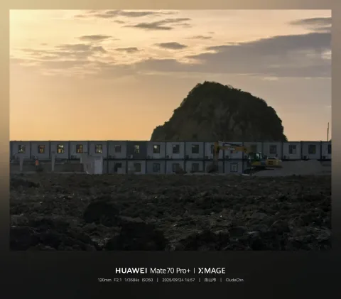 暮色下的建设工地
