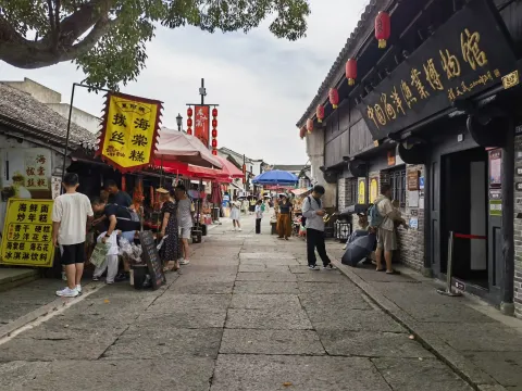 古镇街巷的景
