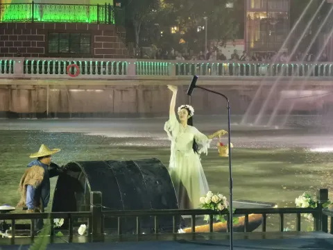 串场之眼夜间水上表演
