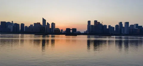 落日衬托下的钱江新城