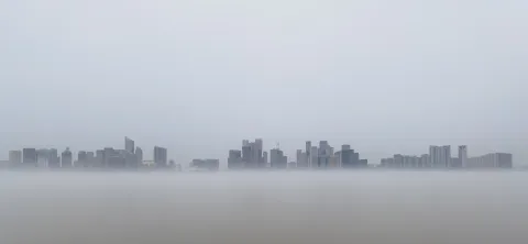 雾气中的钱江新城