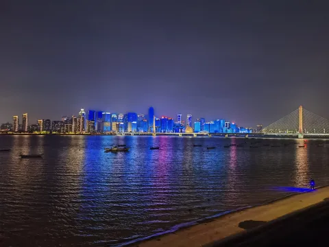 钱塘江对岸的夜景