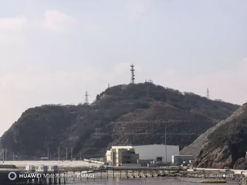 山麓光伏电站