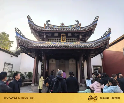 御碑亭