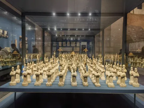 陶俑群像：历史的静默见证
