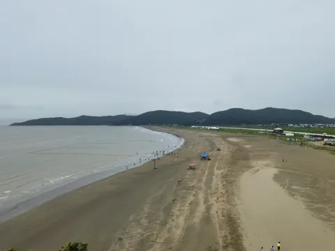 泥螺山上俯视鹿栏晴沙沙滩