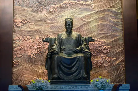 钱镠塑像
