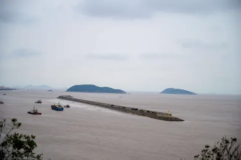 远眺洋山防波堤