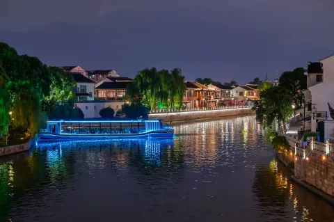 运河夜游画舫