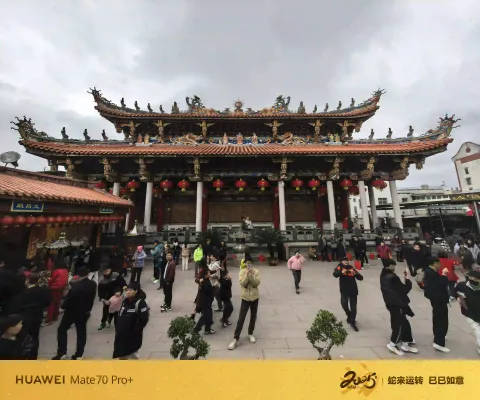 红墙古殿，满城新春烟火