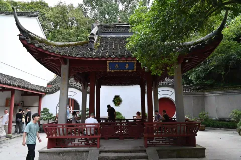 梦泉亭：静谧休憩
