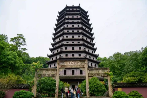 六和塔正面石坊全景