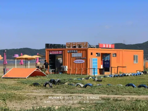 沙滩边的小店