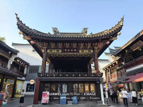 藏在老街里的古戏台