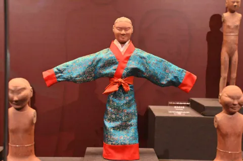 汉服陶俑
