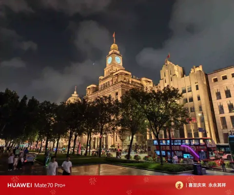 夜幕下的外滩盛景