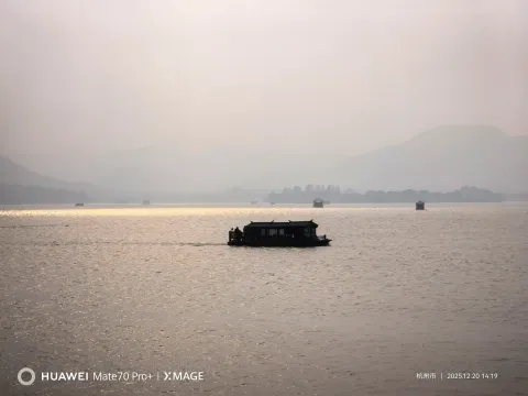 湖光舟影述