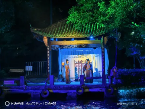 亭台戏韵，运河边的古今对话