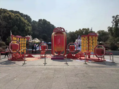 吴山广场节日彩灯造型