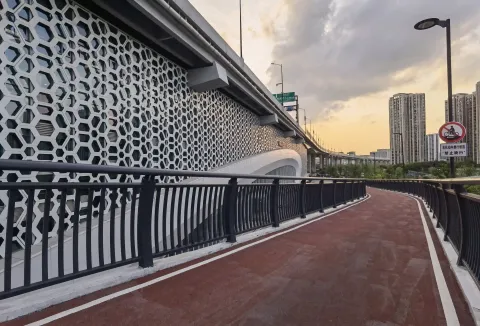 高架地铁站御道