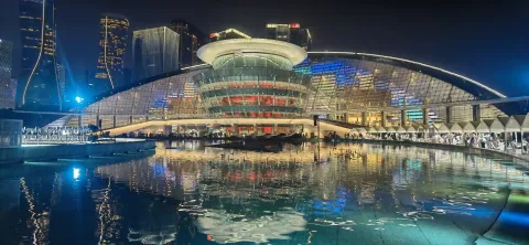 杭州大剧院前的大水池