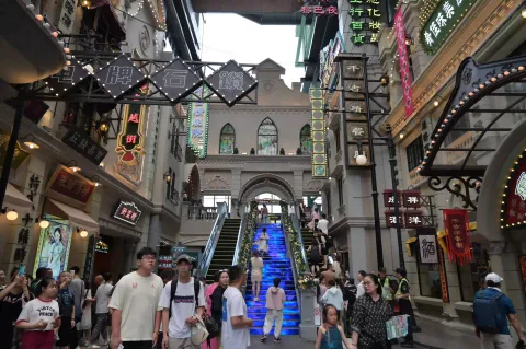 穿越街