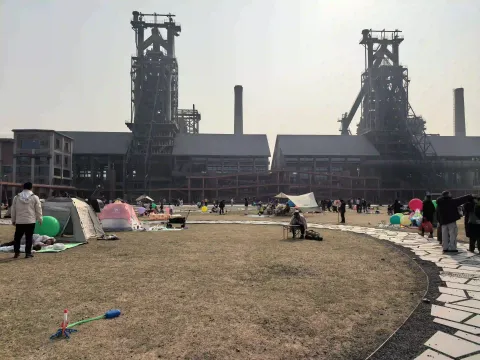 钢炉下的烟火气
