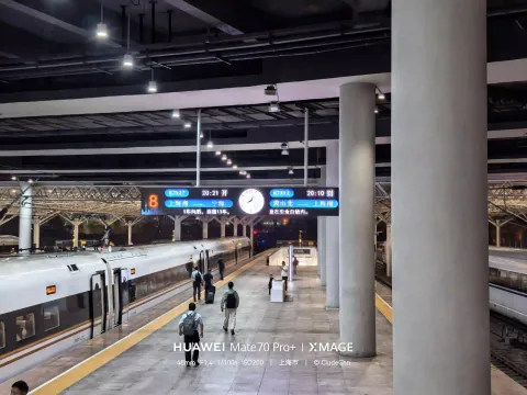 夜晚的站台