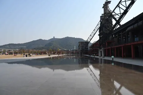 静水映倒影