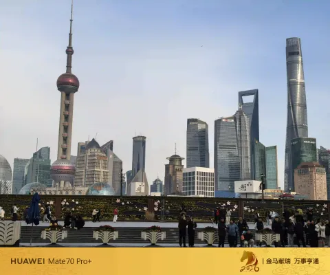 外滩远眺陆家嘴三件套