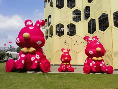 三只火红小兔