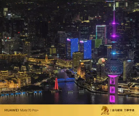 东方明珠与外滩建筑群