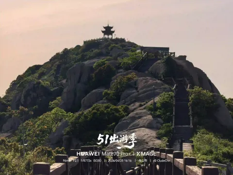 奇石叠峰，山顶古亭