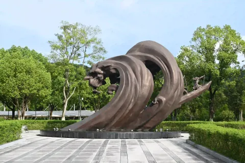 古舟破浪雕塑