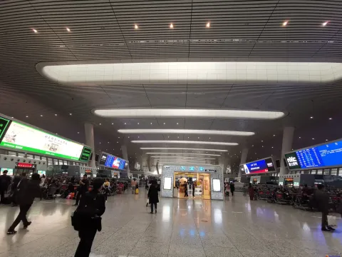 火车东站候车层