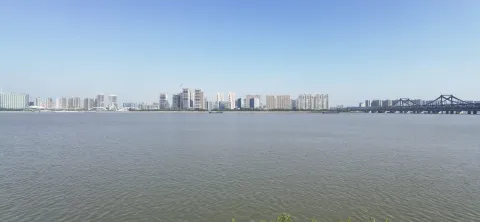 钱塘江北岸景色