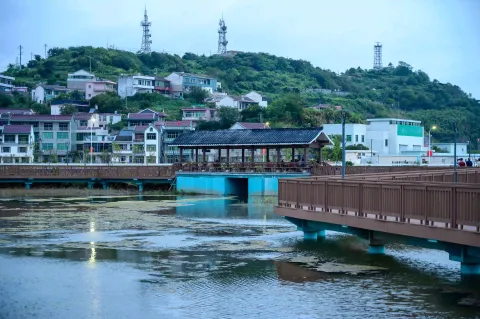 临水休憩亭廊
