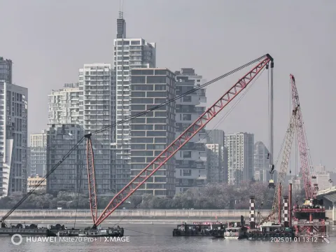 钱塘江上的打桩机