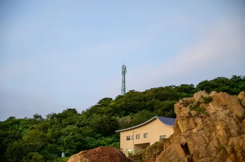 山顶通信塔
