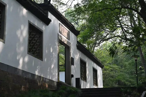 敬一书院山门