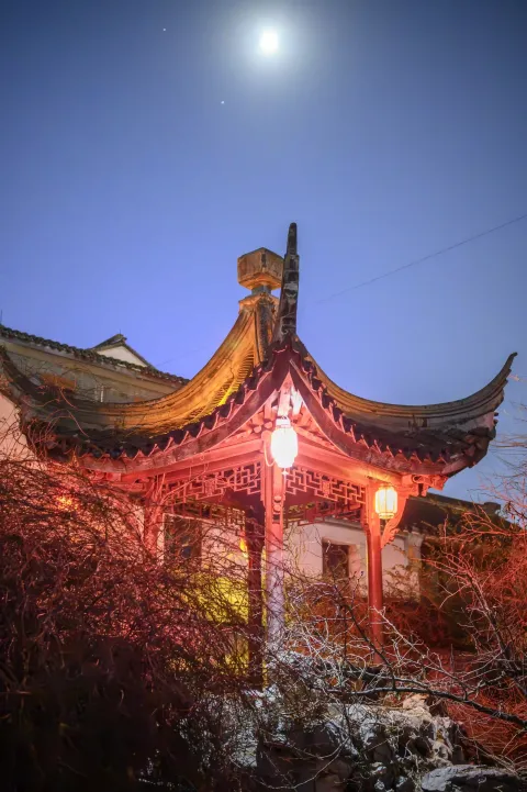 月光下的亭子