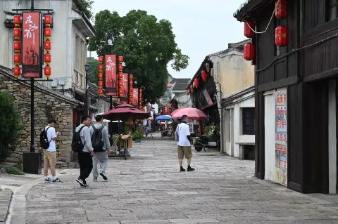 古镇街巷的景