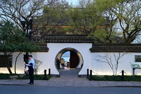 平湖秋月